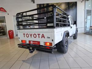 Toyota Land Cruiser 79 2.8GD-6 single cab manual - Image 2