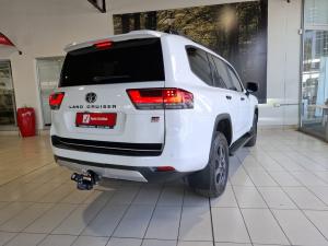 Toyota Land Cruiser 300 3.3D GR-Sport - Image 2