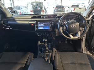 Toyota Hilux 2.4GD-6 double cab Raider manual - Image 6