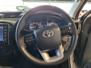 Toyota Hilux 2.4GD-6 double cab Raider manual - Image 8