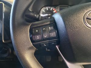 Toyota Hilux 2.4GD-6 double cab Raider manual - Image 9