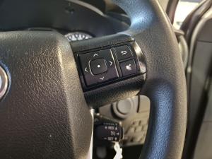 Toyota Hilux 2.4GD-6 double cab Raider manual - Image 10