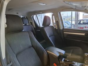 Toyota Hilux 2.4GD-6 double cab Raider manual - Image 12