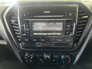 Isuzu D-Max 1.9TD single cab L 4x4 auto - Image 10