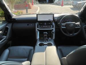 Toyota Land Cruiser 300 3.3D GR-Sport - Image 6