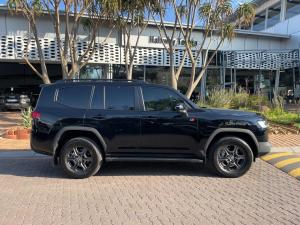 Toyota Land Cruiser 300 3.3D GR-Sport - Image 3