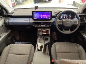 Toyota Hilux 2.8 GD-6 Raider 4X4 automaticD/C - Image 6