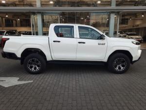 Toyota Hilux 2.8 GD-6 RB SRX 4X4 automaticD/C - Image 3