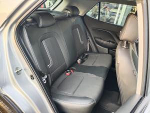 Hyundai Venue 1.0T Fluid auto - Image 12