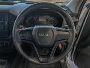 Isuzu D-Max 1.9TD single cab L 4x4 manual - Image 9