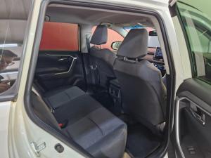 Toyota RAV4 2.0 GX auto - Image 10