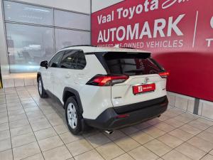 Toyota RAV4 2.0 GX auto - Image 17