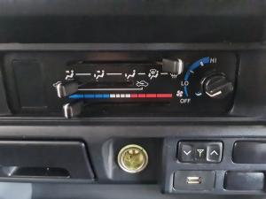 Toyota Land Cruiser 79 4.5D-4D V8 double cab LX - Image 13