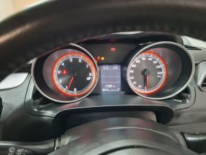 Suzuki Swift 1.2 GLX - Image 11