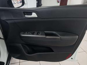 Kia Sportage 2.0 Crdi EX automatic - Image 9