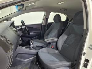 Kia Rio hatch 1.4 - Image 10