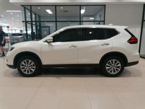 Nissan X-Trail 2.5 Visia - Image 2