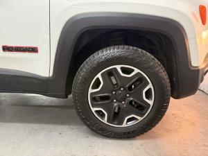 Jeep Renegade 2.4L 4x4 Trailhawk - Image 15