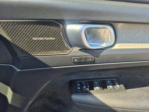 Volvo XC40 B4 Plus Dark - Image 25