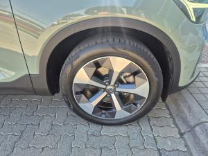 Volvo XC40 B4 Plus Dark - Image 6