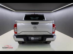 Nissan Navara 2.5DDTi double cab SE Plus auto - Image 5