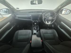Toyota Hilux 2.4GD-6 double cab Raider manual - Image 6