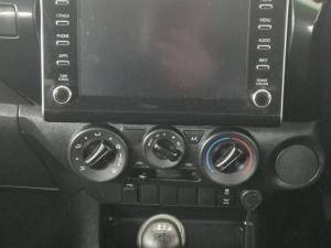 Toyota Hilux 2.4GD-6 double cab Raider manual - Image 10