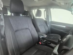 Toyota Hilux 2.4GD-6 double cab Raider manual - Image 12