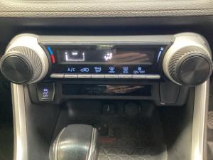 Toyota RAV4 2.0 GX auto - Image 16