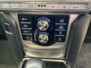 Toyota Land Cruiser Prado 2.8GD VX-L - Image 16