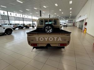 Toyota Land Cruiser 79 4.5D-4D V8 double cab LX - Image 5