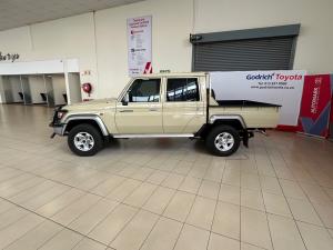 Toyota Land Cruiser 79 4.5D-4D V8 double cab LX - Image 17