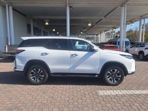 Toyota Fortuner 2.4GD-6 4x4 - Image 3
