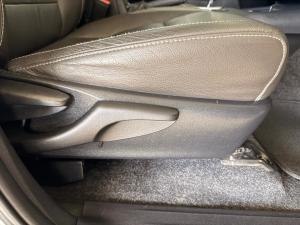 Toyota Hilux 2.8GD-6 double cab Raider auto - Image 18
