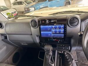 Toyota Land Cruiser 79 2.8GD-6 double cab auto - Image 12