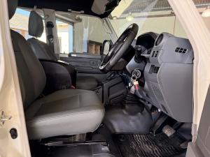Toyota Land Cruiser 79 2.8GD-6 double cab auto - Image 13