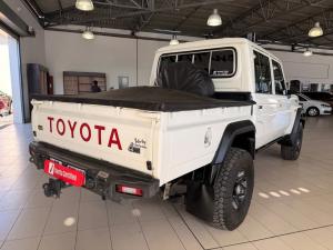 Toyota Land Cruiser 79 2.8GD-6 double cab auto - Image 2