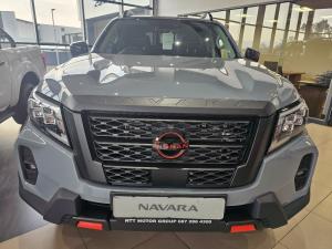 Nissan Navara 2.5DDTI PRO-4X Warrior 4X4 automatic D/C - Image 3