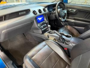 Ford Mustang 5.0 GT fastback - Image 12