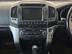 Toyota Land Cruiser 200 4.5D-4D VX - Image 10
