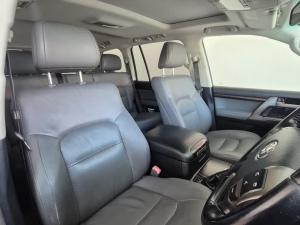 Toyota Land Cruiser 200 4.5D-4D VX - Image 12
