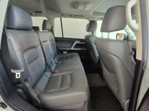 Toyota Land Cruiser 200 4.5D-4D VX - Image 13