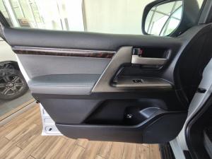 Toyota Land Cruiser 200 4.5D-4D VX - Image 19