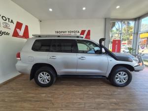 Toyota Land Cruiser 200 4.5D-4D VX - Image 3