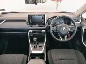 Toyota RAV4 2.0 GX auto - Image 6