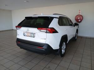 Toyota RAV4 2.0 GX auto - Image 2