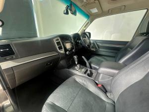 Mitsubishi Pajero 3-door 3.2DI-D GLS - Image 7