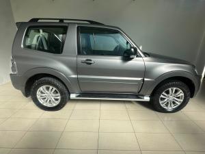 Mitsubishi Pajero 3-door 3.2DI-D GLS - Image 3