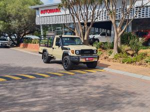 Toyota Land Cruiser 79 4.5D-4D LX V8 single cab - Image 1