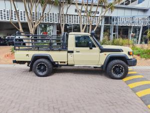 Toyota Land Cruiser 79 4.5D-4D LX V8 single cab - Image 3